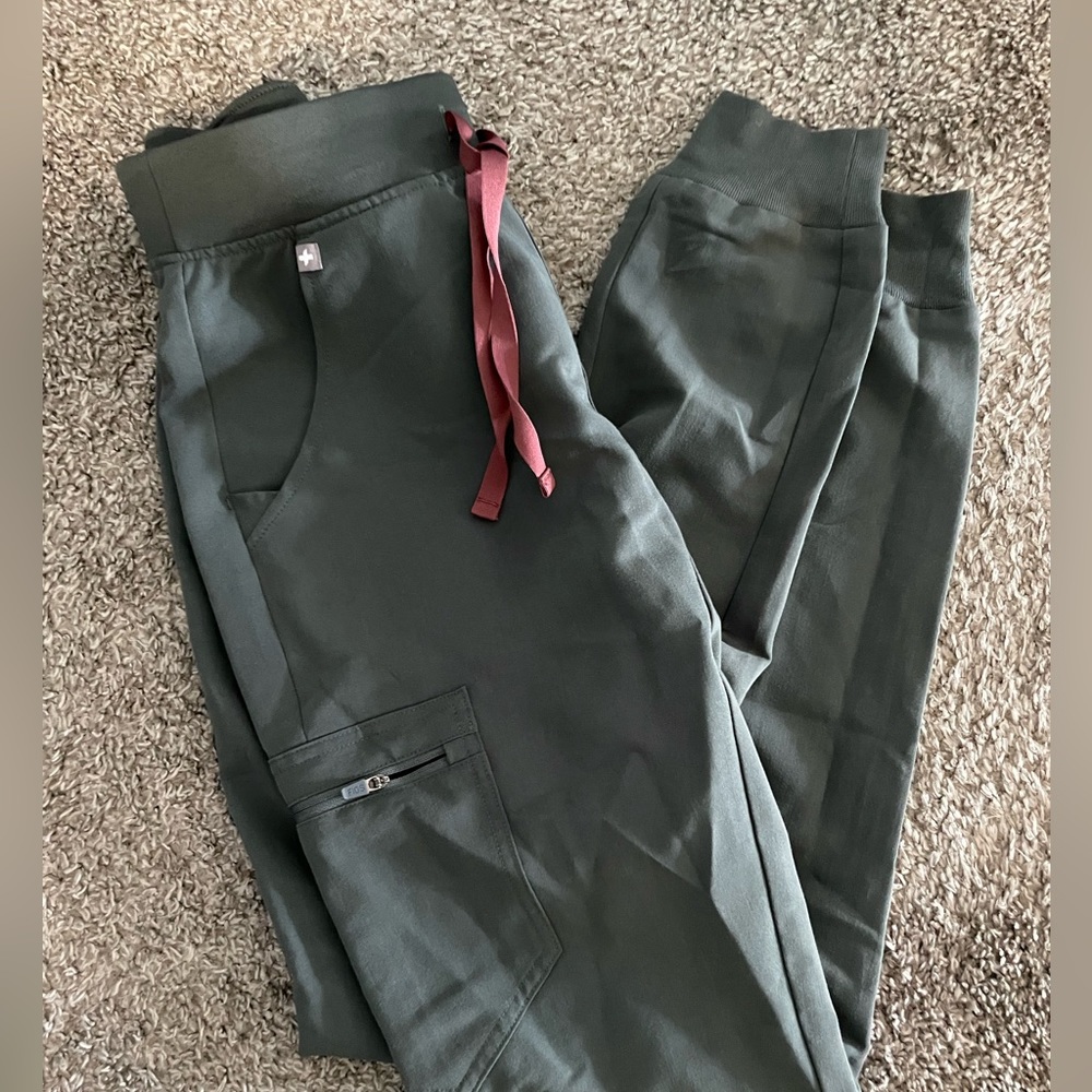 FIGS sage green scrub set sz XS Tall (pants) and XS top